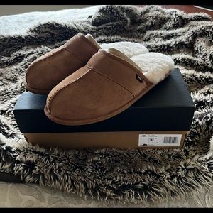 NEW UGG SLIPPERS/SLIDES